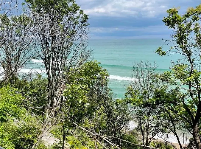 In The Cliff & **** Appartamento