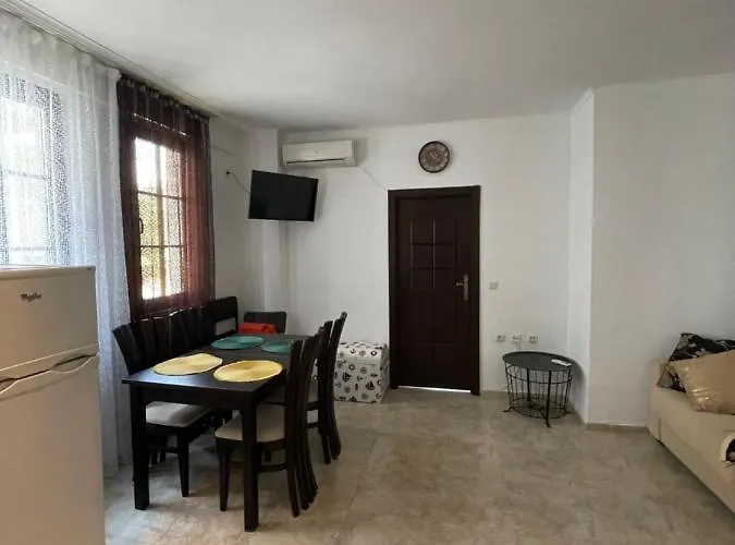 In The Cliff & **** * Obzor