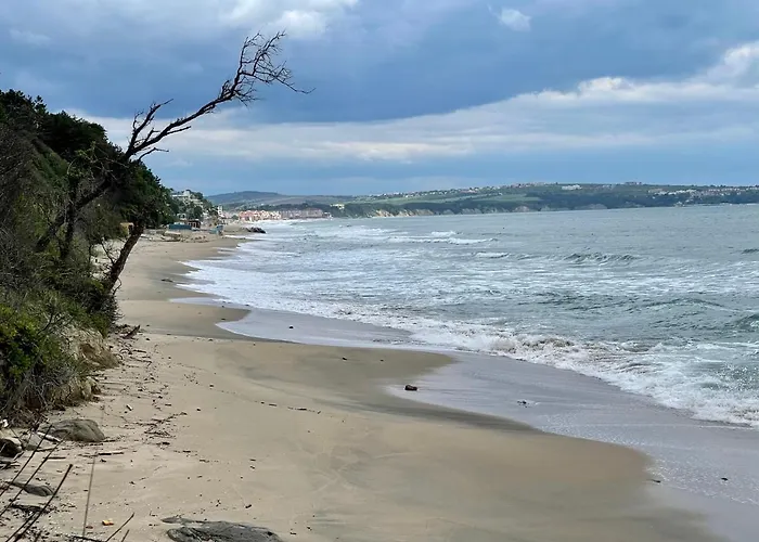 In The Cliff & **** Lejlighed